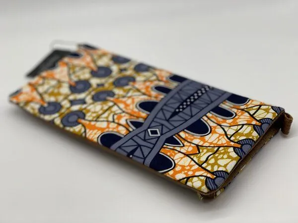 ONE OF EACH ONE OF EACH Clutch "Ghana" Handtasche aus Leder und Baumwollstoff mit afrikanischem Print – Produktbild 3 von 4