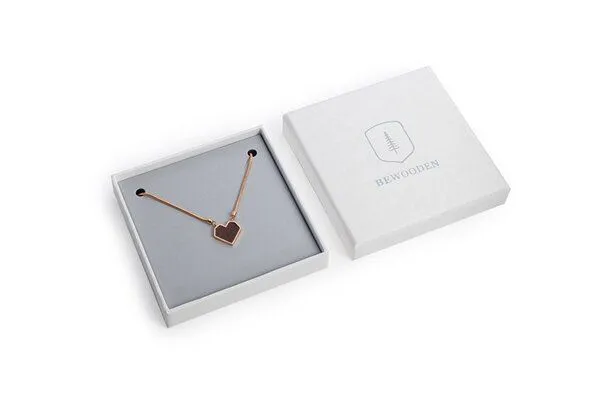 BeWooden BeWooden Kette mit Herzchen Anhänger mit Holzdetail, Rose, – Produktbild 2 von 3