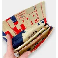 REFISHED fair fashion REFISHED fair fashion Börse 'LADY' - upcycelte Fischfuttersäcke und Zementsäcke, #cement beige-blau-rot, – Produktbild 1 von 1