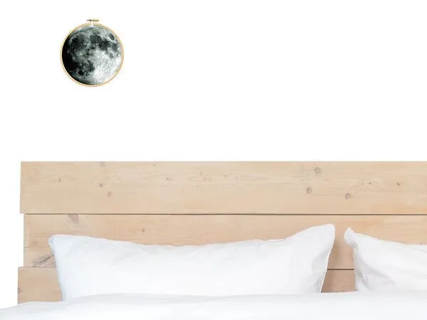 renna deluxe renna deluxe Mond im Stickrahmen als Bild – Produktbild 3 von 4