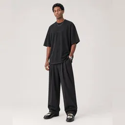 hey hey studios hey hey studios Herren Oversize T-Shirt „Essential Schwarz“ aus Bio-Baumwolle – Produktbild 1 von 1