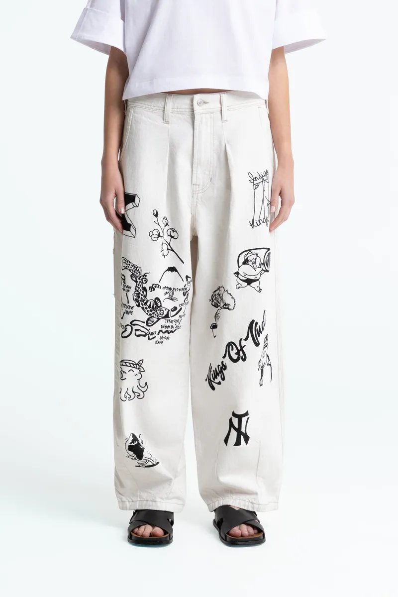 Kings Of Indigo Kings of Indigo Herren vegan Hose Kimmy Amsterdam Scribble Weiß, Weiß, – Produktbild 1 von 2