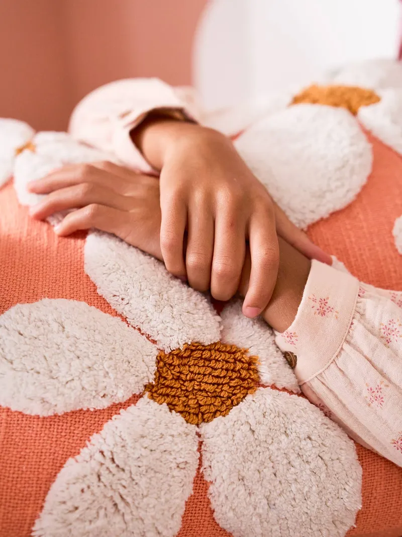 Vertbaudet Deko-Kissen MARGERITEN mit Quasten Kinderzimmer, Koralle/weiß, – Produktbild 4 von 4