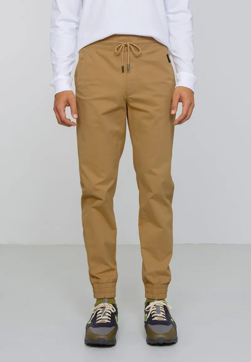 recolution Recolution Herren vegan Jogginghose Chino Musa Dark Sand, Hellbraun, – Produktbild 1 von 1