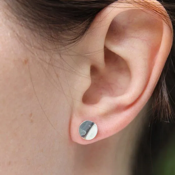 pakilia pakilia Silber Ohrstecker Platte wellig Fair-Trade und handmade – Produktbild 3 von 4