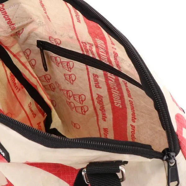 MoreThanHip MoreThanHip Schultertasche aus Zement- oder Tierfuttersäcken - Stylische Damentasche mit Charakter - Amara, Creme/rot - pegasus, – Produktbild 4 von 4