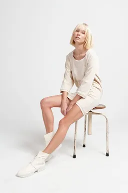 SHIPSHEIP SHIPSHEIP HELEN - Damen Kleid in Samt-Optik aus Bio-Baumwolle – Produktbild 1 von 1