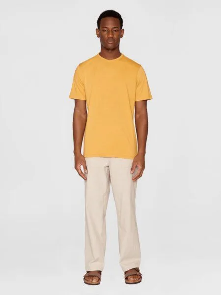 KnowledgeCotton Apparel KnowledgeCotton Apparel Basic T-Shirt O-Neck aus Bio-Baumwolle, Gelb (amber-gold), – Produktbild 3 von 4