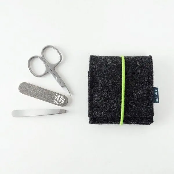 matilda k. manufaktur matilda k. manufaktur mini-maniküre-set 'ella' aus Wollfilz mit Rundgummi-Verschluß in vielen Farben, Anthrazit, – Produktbild 2 von 7