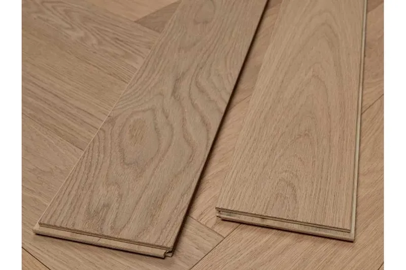 woodstore24 woodstore24 Eiche Parkett, Fischgrät, Select Sortierung, unsichtbar lackiert, matt, 14 mm (S) x 125 mm (B) x 600 mm (L) Nut- und Feder Verbindung (1,2 m² / Paket) – Produktbild 1 von 1