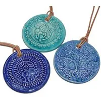 Schönes aus Indochina Schönes aus Indochina Schmuck aus Keramik, Medaillon Elefant, Lotus und Lebensbaum, Grün, – Produktbild 1 von 1