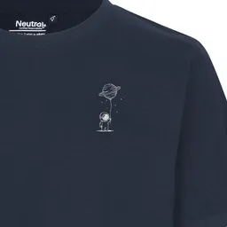 HANDGEDRUCKT HANDGEDRUCKT "Kosmokind" Unisex T-Shirt aus reiner Baumwolle (kbA) – Produktbild 1 von 1