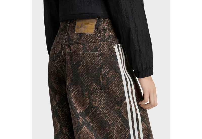 adidas Originals adidas Originals Shorts, DENIM, SCHLANGENPRINT, Braun, – Produktbild 4 von 5