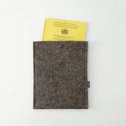 matilda k. manufaktur matilda k. manufaktur Impfpasshülle Ausweishülle 'oscar' aus Filz in 4 Farben – Produktbild 1 von 1