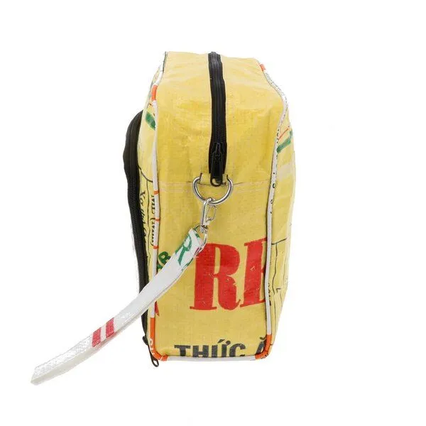 MoreThanHip MoreThanHip XL Kulturtasche (6,5 Liter) aus recycelten Fischfutterbeuteln - Lexi, Weiß/grün - biene, – Produktbild 4 von 4