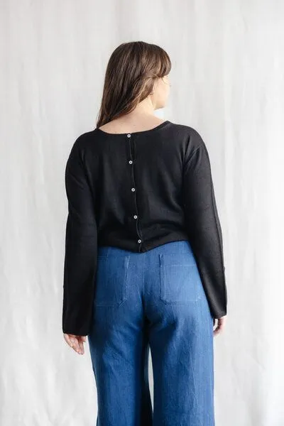 Jyoti - Fair Works Jyoti - Fair Works Baby-Alpaka Strickcardigan Navan, Schwarz, – Produktbild 3 von 4