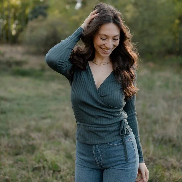 NORDLICHT NORDLICHT Pointelle Wickelbluse Berit, Waldgrün, – Produktbild 4 von 4