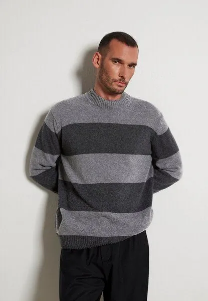 Givn Berlin Givn Berlin Gestreifter Strickpullover GBIVAN aus recycelter Wolle, Iron grey / anthracite (stripes), – Produktbild 1 von 4