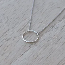 Eppi Eppi Goldene Halskette in minimalistischer Form Karma – Produktbild 1 von 1