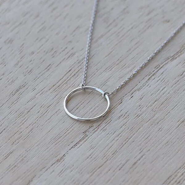 Eppi Eppi Goldene Halskette in minimalistischer Form Karma, Weiss, – Produktbild 1 von 3