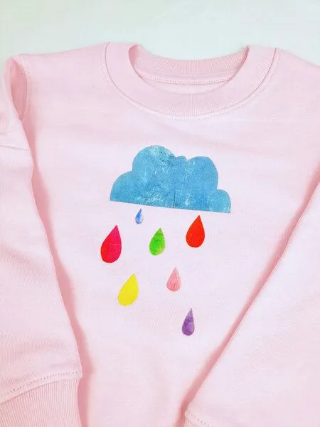 MelaDi Meladi Kinder Sweater aus Biobaumwolle - Regenwolke auf Pink, Natural white, – Produktbild 2 von 7