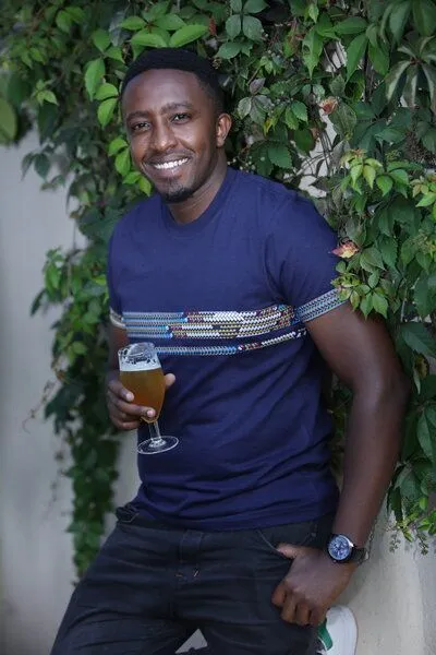 Africulture Africulture T-Shirt mit Westafrikanischem Kitengestoff Streifen Männer – Produktbild 2 von 2