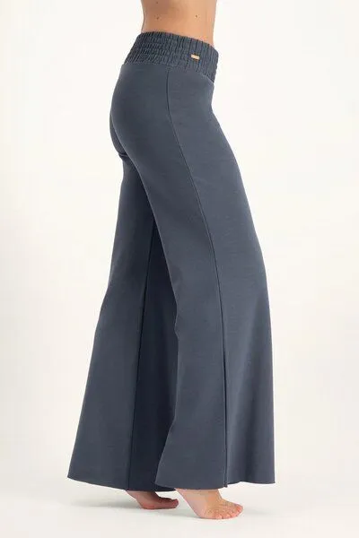 Urban Goddess Urban Goddess Flow Weite Yoga-Hose, Ash (dunkelgrau), – Produktbild 2 von 2