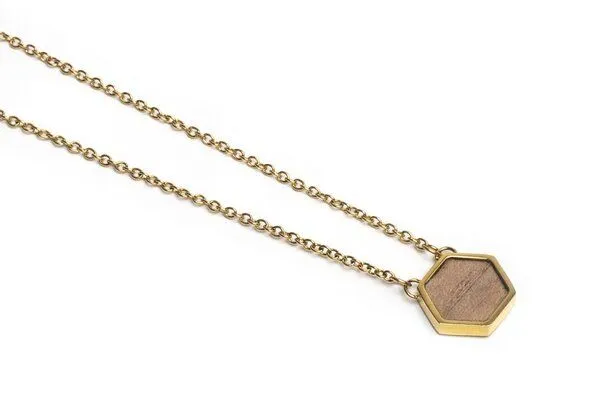 BeWooden BeWooden Kette mit Anhänger in Hexagon Form mit Holzdetail, Apis, – Produktbild 2 von 4