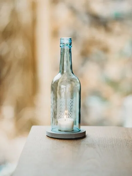 MaBe MaBe LOVE YOU - nachhaltiges Windlicht mit Lasergravur - Glas trifft Beton, Hellblau, – Produktbild 1 von 3