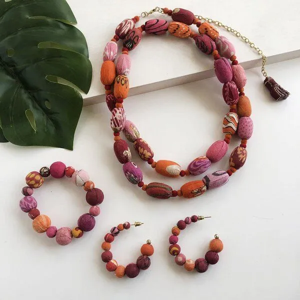 Worldfinds Worldfinds Kantha Ohrringe Graduated Hoops, Rot, – Produktbild 3 von 3