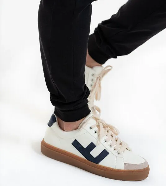 Gary Mash GARY MASH Joggpant Mary aus Biobaumwoll-Mix, Schwarz, – Produktbild 2 von 4