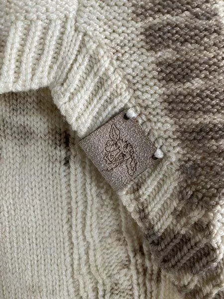 Wooliie Wooliie Sand Rift – Hundepullover aus 100 % Merinowolle mit Zopfmuster & pflanzlicher Färbung – Produktbild 3 von 3