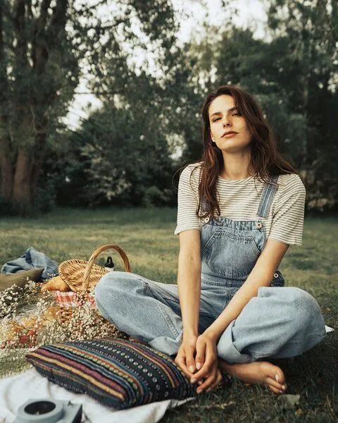 Kuyichi Kuyichi Latzhose Jonna Dungaree Light Denim – Produktbild 2 von 3