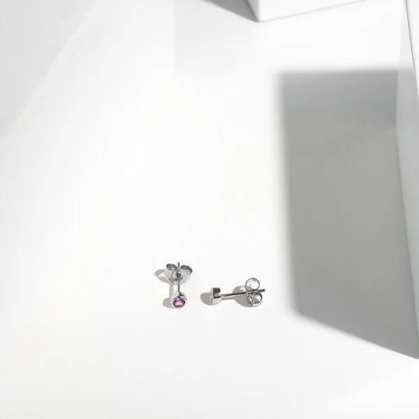 Eppi Eppi Silberne Ohrstecker mit rosa Saphiren in Bezelfassung Tofine, Rosa, – Produktbild 4 von 4
