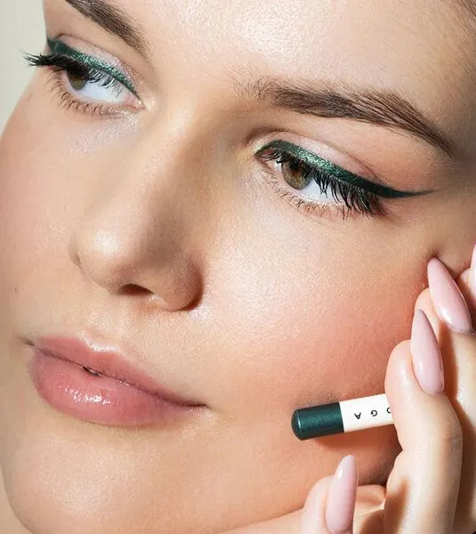 Uoga Uoga Uoga Uoga Eyeliner Pencil vegan, 853 crocodile - smaragd, – Produktbild 2 von 4