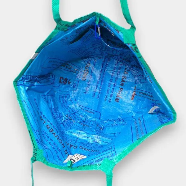 REFISHED fair fashion REFISHED fair fashion Tasche 'SOULMATE' - upcycelte Fischfuttersäcke, #fish gruen-til, – Produktbild 4 von 6