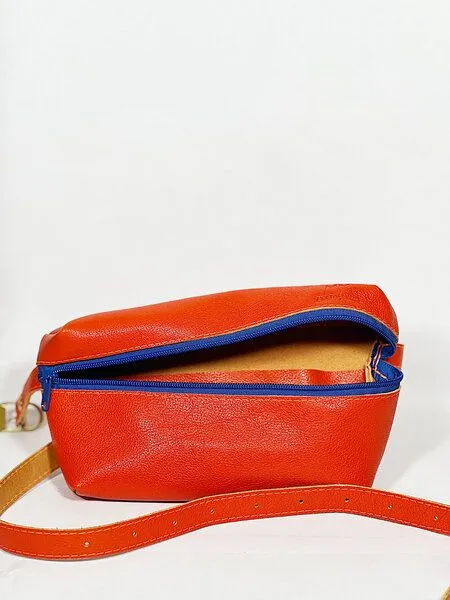 monday market monday market Bauchtasche Luca aus pflanzlich gegerbtem Büffel-Leder, Orange-blau, – Produktbild 3 von 3