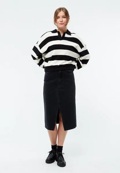 Givn Berlin Givn Berlin Gestreifter Sweater GBRESA aus recycelter Baumwolle mit Kragen, Off white / black (stripes), – Produktbild 2 von 4