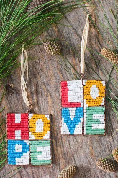 Global Mamas Global Mamas Upcycling Christbaumschmuck - LOVE & HOPE - Rainbow Dekoanhänger – Produktbild 3 von 3