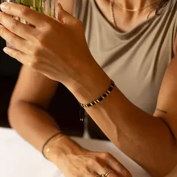 juni juni Schwarzes Perlenarmband Reva - handgemacht in Deutschland – Produktbild 1 von 1