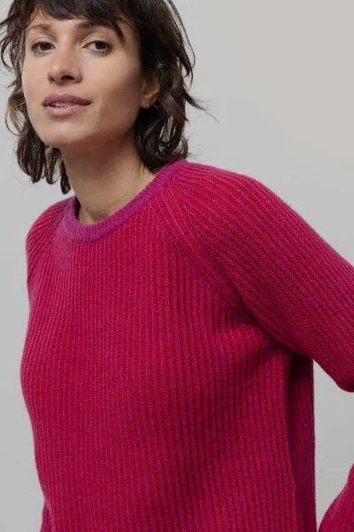 Rifò - Circular Fashion Made in Italy Rifò - Circular Fashion Made in Italy Recycelte Kaschmirwolle Pullover - Emilia, Pink-rot, – Produktbild 4 von 4