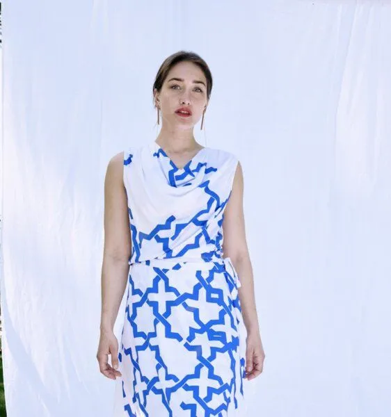 Sophia Schneider-Esleben Sophia Schneider-Esleben Top Flora - aus Bio Baumwolle, Weiß-blau, – Produktbild 1 von 3