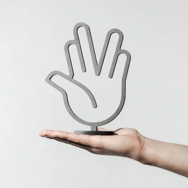 Fyngers Fyngers Dekorationsobjekt gefräst aus Valchromat - Modell Vulcan Salute – Produktbild 1 von 1