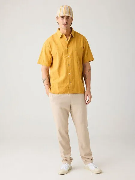 KnowledgeCotton Apparel KnowledgeCotton Apparel Lockeres Kurzarmshirt mit Struktur aus Bio-Baumwolle, Gelb-amber-gold, – Produktbild 2 von 2