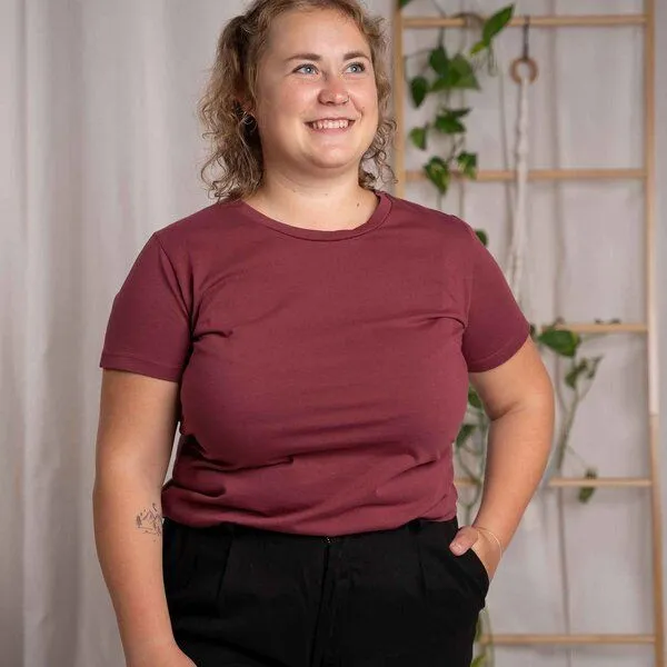 Vresh Clothing Vresh Clothing Evelin - T-Shirt aus Biobaumwolle, Burgundy, – Produktbild 3 von 4