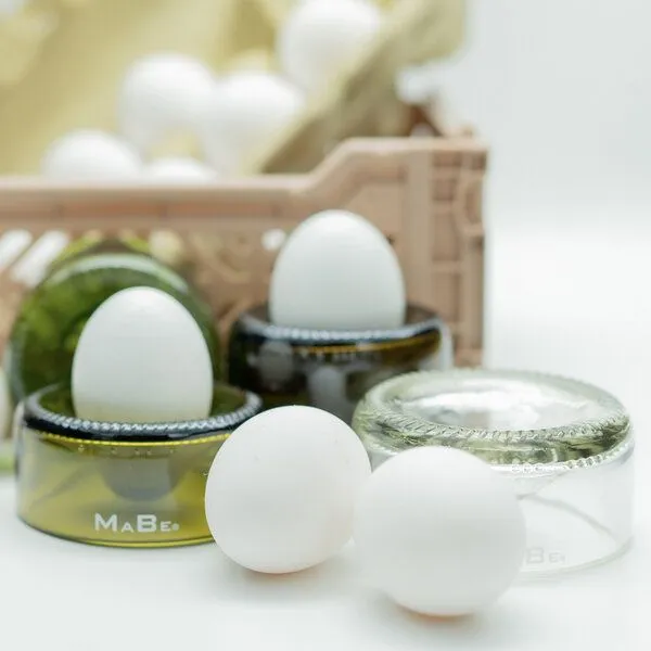 MaBe MaBe Eierbecher - nachhaltig, witzig & fair 4 Stück - Geschenkidee -, Transparent, – Produktbild 1 von 4