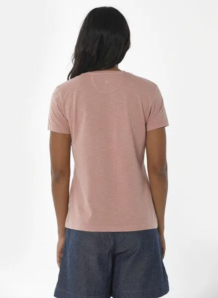 ORGANICATION ORGANICATION Naturel Dyed T-Shirt aus Bio-Baumwolle, Rose(rubia flower), – Produktbild 4 von 4