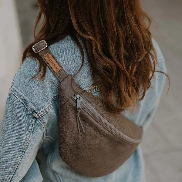 BOWLEANIES TASCHEN BOWLEANIES TASCHEN Große XXL Gürteltasche aus Lederfaserstoff, Dunkelgrau, – Produktbild 1 von 4