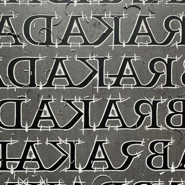 Veskor Cassiopeia Veskor Cassiopeia ABRAKADABRA magischer Linoldruck | 30 x 40 cm | Schwarz auf Naturweiß – Produktbild 4 von 4