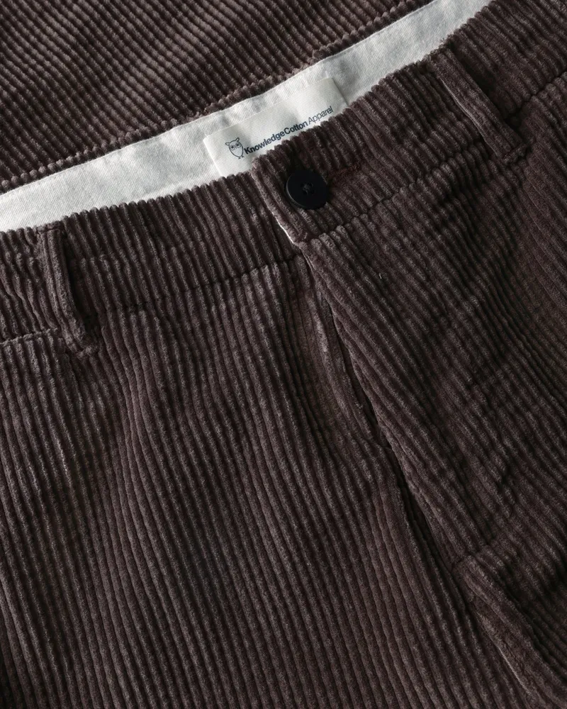 KnowledgeCotton Apparel KnowledgeCotton Apparel Herren vegan Hose Chuck Regular Cord Schokoladenbraun, Torte, Braun, – Produktbild 1 von 2